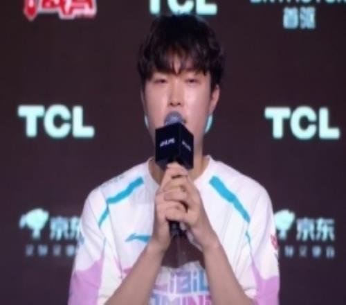 Bin：来LPL六年最大的变化是瘦了一点吧，希望能打到十年！