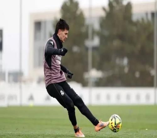 马卡：阿隆索和马斯坦托诺进行了沟通，为他制定竞技规划