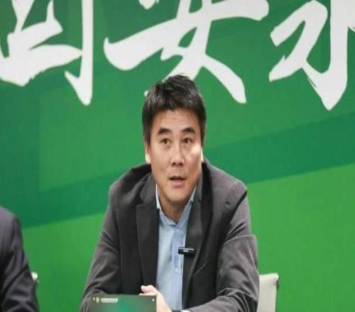李明现身国安训练场，外籍裁判吹罚京鲁大战，泰山队不当送分童子
