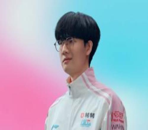 官方公布LPL第一赛段宣传片：Viper邪魅笑容,圣枪哥左手经典动作