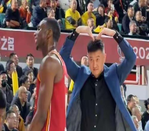 CBA最新排名更新，广东队惨胜多人被打，冠军球队七连败太丢人