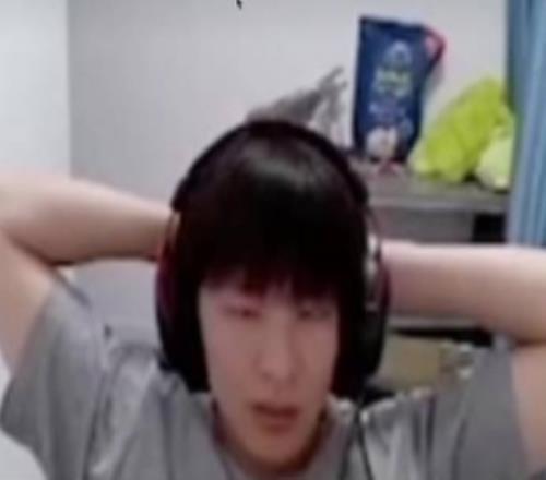 H4cker聊名人堂皮肤：我看他们说不限赛区要不一直做Faker的算了