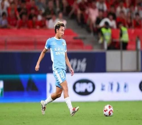 北京国安最新人员变动：李明走马永明来，本土球员签2人追2人