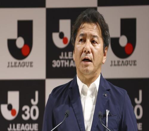 日本足球职业联赛跨年制改革落地，中超该跟进吗支持声和反对声都很响亮