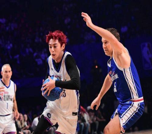 NBA全明星名人赛开打，王鹤棣化身樱木花道