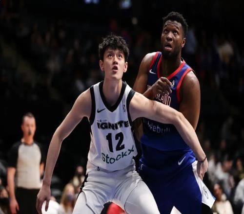 引曾凡博为戒！少走一步弯路，此人或成首位被NBA选中的中国前锋