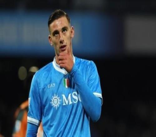 米体：拉齐奥正在寻找新中锋，首选在那不勒斯位置不稳的卢卡