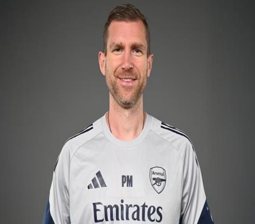 阿森纳官方：默特萨克担任青训学院主管8年，赛季末将卸任