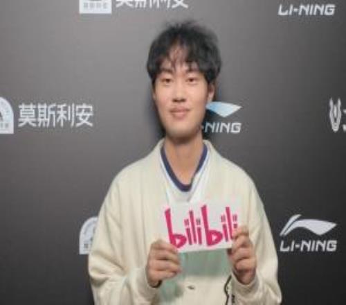 Knight：得知Viper要来BLG很开心期待他的表现，也希望Xun打得好