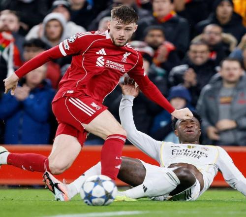 完美表现！布拉德利面对皇马攻防两端表现俱佳