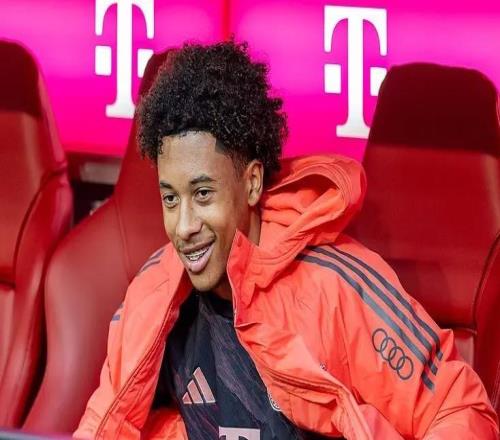 德媒：拜仁不会把16岁中卫基亚拉放走，他很快会签下一份长约