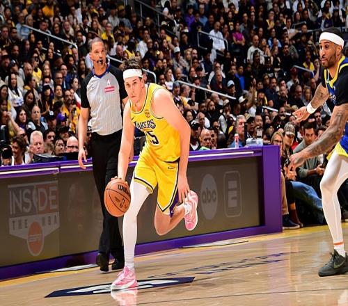 复出后立刻率队拿下3连胜，后场大将对于湖人的重要性太突出了