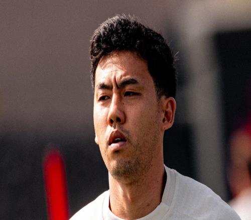 远藤航：受伤时球迷唱助威歌我哭了，疼痛似乎也减轻了一些