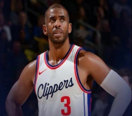 凌晨三点，快船官宣快掉保罗，这是非常不体面的做法，不尊重保罗