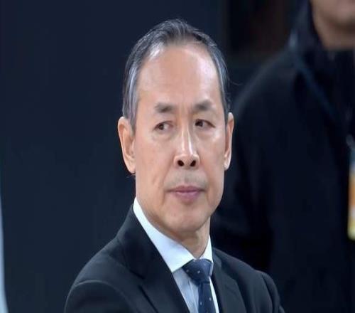 卫冕冠军6连胜强势领跑积分榜，多队遭伤病侵袭，又有两黑马崛起