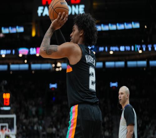 马刺连续3年淘到宝！文班缺席榜眼扛大旗轰22分独占25年新秀第一