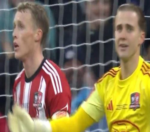 23年1月以来，埃克塞特城是首支在足总杯打进两记乌龙的球队