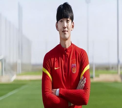 鲁能2026赛季主力门将人选敲定！韩鹏曾对他赞不绝口，值得期待