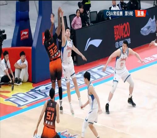 意外大胜！新疆男篮咋回事克里斯大爆发，央视赞叹：真防不住