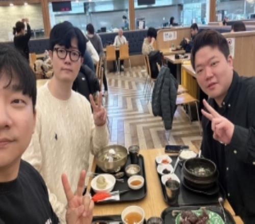 吃了波大的经纪公司Shadowcorp分享与ShineKim教练的合照