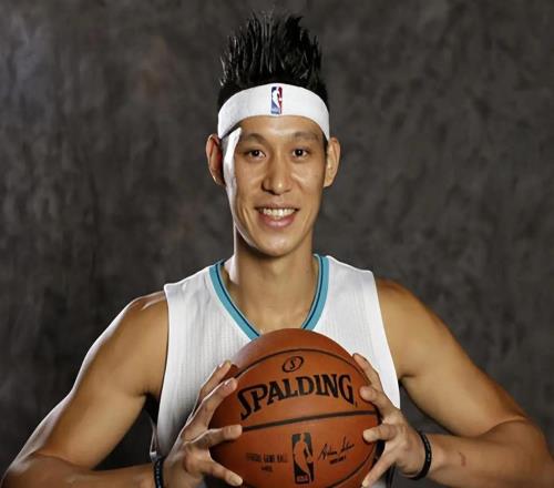 从谷底到巅峰：详解林书豪NBA生涯那些永载史册的高光时刻