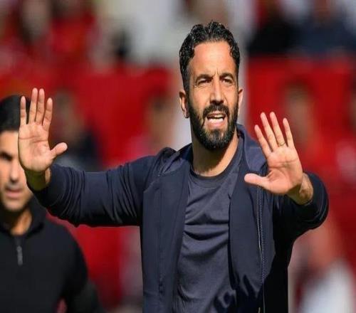 球报：弗格森退休后，曼联在解雇主教练方面已花费超6000万欧