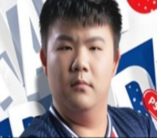 XinQ怒斥“去打职业”弹幕：我世界前几的队不去在等XGVG吗