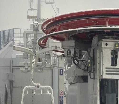 港客被裸冰卡板缝12针！华发冰雪世界被质疑存安全隐患