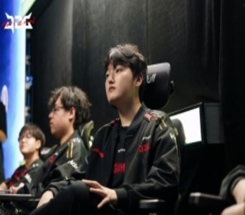 JDG击败EDG赢下今年的第三个BO5！