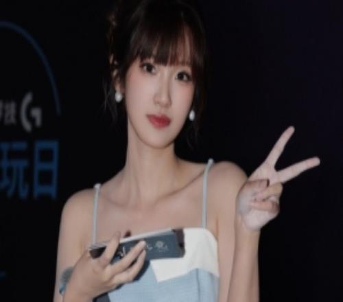 夏安晒照：和朱桢老师一起搭档主持，真的学到很多