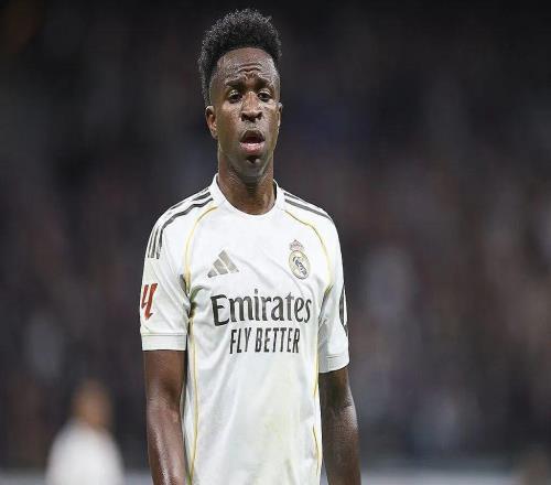 足坛地震英媒：切尔西计划1.35亿镑求购维尼修斯球员在皇马不开心