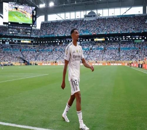 马卡盛赞阿诺德：他是皇马进攻节拍器，弧线长传媲美贝克汉姆