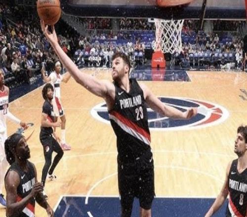 燃尽了！克林根怒摘13个前场篮板，创开拓者队史纪录