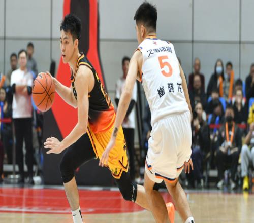 得分榜第5，新秀打成队内得分王！广东球迷羡慕了：用胡明轩换你