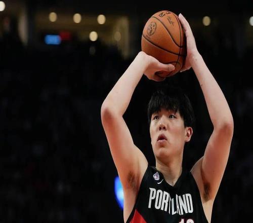 杨瀚森NBA首秀冷启动2分1板暂时还在体系之外