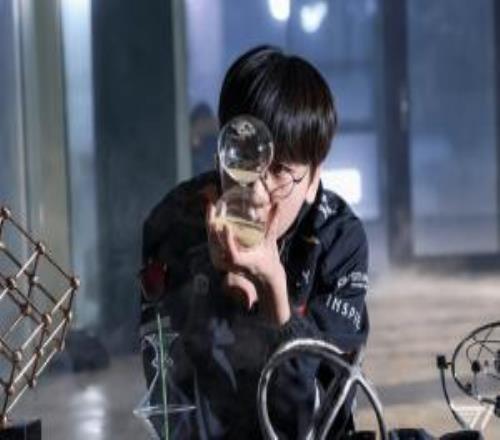 截至目前，T1打了4大场8小局比赛，Doran被对位单杀了7次