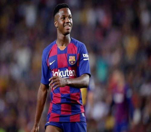 天才就可以不防守亚马尔离梅西还有很远，巴萨揠苗助长是在害他