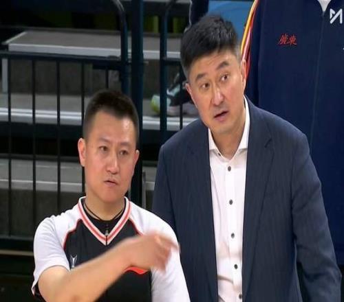 26分大胜！广东轻取鱼腩，徐杰爆砍18+4+8，强援16中4让杜锋难受