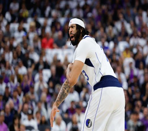 乾坤未定，戴维斯争夺战涌入新参与者，两大超巨联手或助字母留队