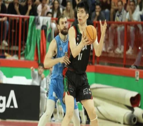 理想很丰满现实很骨感，余嘉豪只用三场比赛就成为了西乙边缘球员