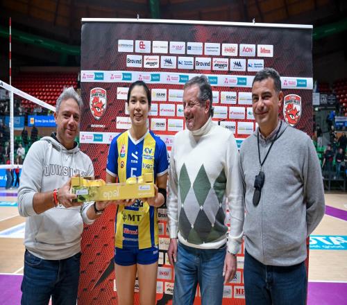 轰19分夺MVP！中国女排22岁王牌闪耀意甲：下赛季当朱婷替身