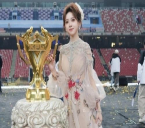 KPL主持灵儿晒赛场返图：好感动我也是在鸟巢当过主持人啦！