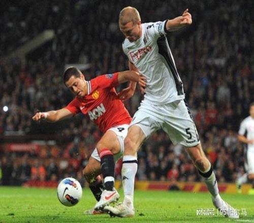 27岁登陆英超的大块头，被枪手和曼联同时追，在小球队才是舒适区