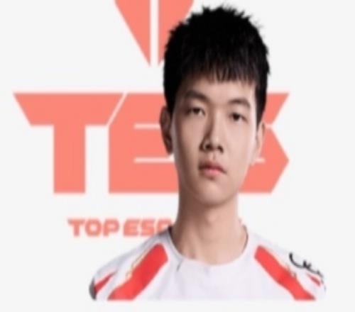 Creme转发TES续约官博：一起加油！