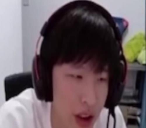 H4cker：一阵上单肯定Theshy啊，凭心而论打得好的就是好