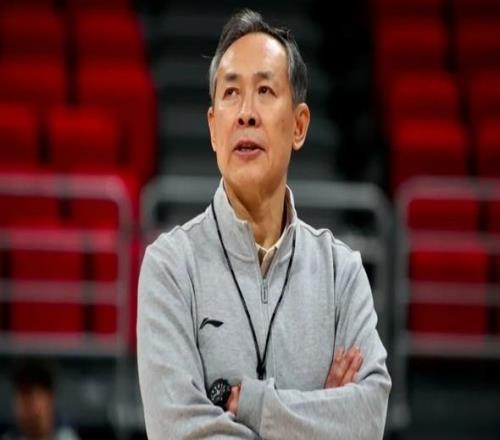 北京首钢拒绝输球！全力击败广州男篮，麦基对位徐昕，央视直播