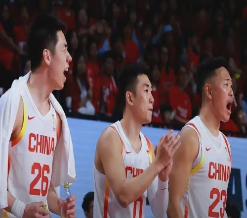 真相大白！中国男篮15分逆转日本队原因曝光归化+裁判黑哨也不行