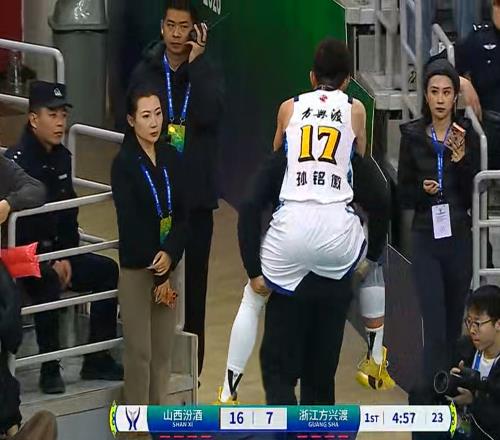 孙铭徽最新伤病情况出炉！十分严重，恐赛季报销！