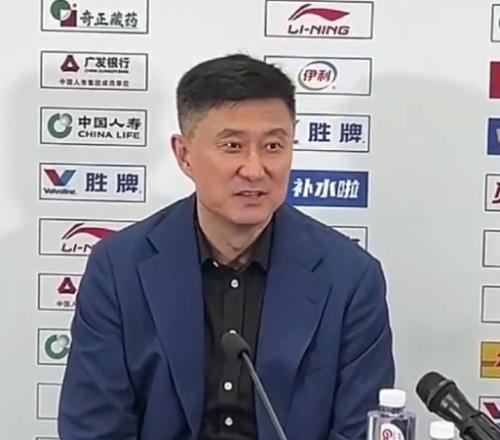 深夜两点！广东男篮发声总结出局赛季球迷留言杜锋朱芳雨下课