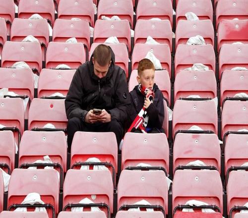 当愤怒退场：不吵架，不骂人，“草食性”球迷如何安静看球